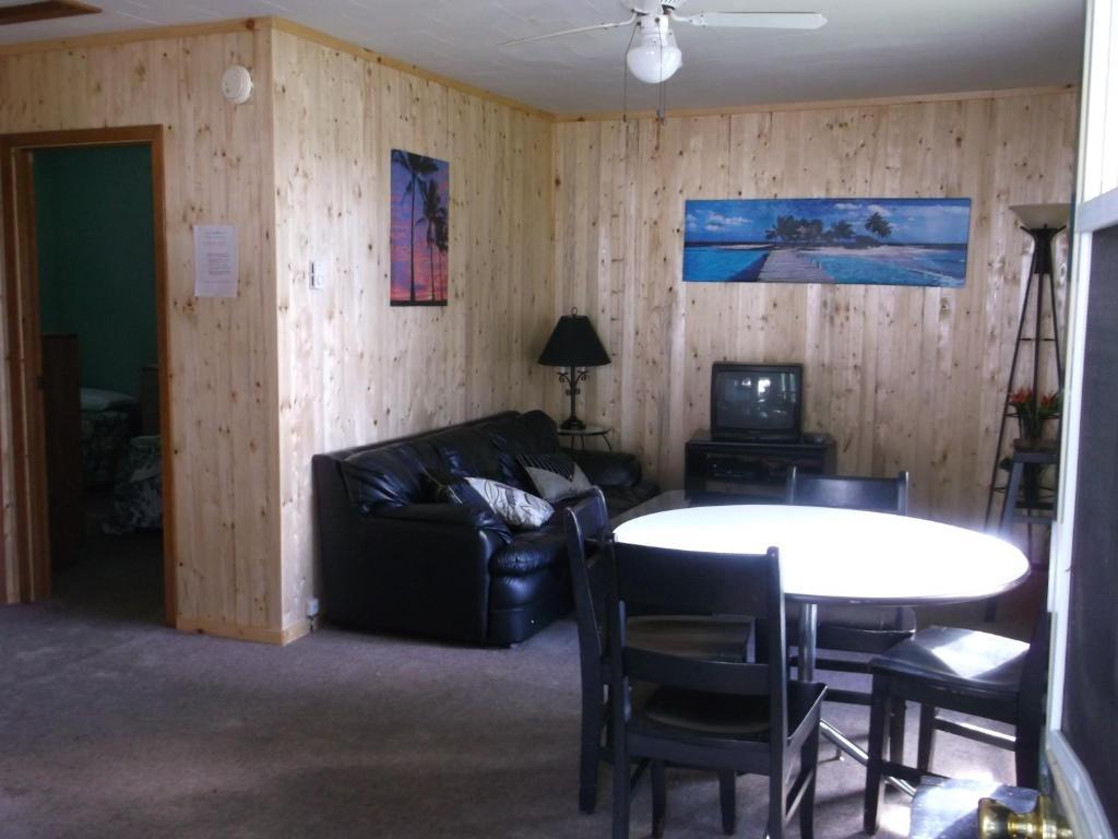 Chalkley'S Sandy Bay Cottage Resort Nipissing Beach Bagian luar foto