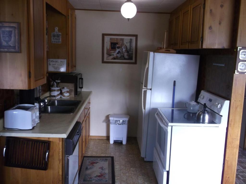 Chalkley'S Sandy Bay Cottage Resort Nipissing Beach Ruang foto
