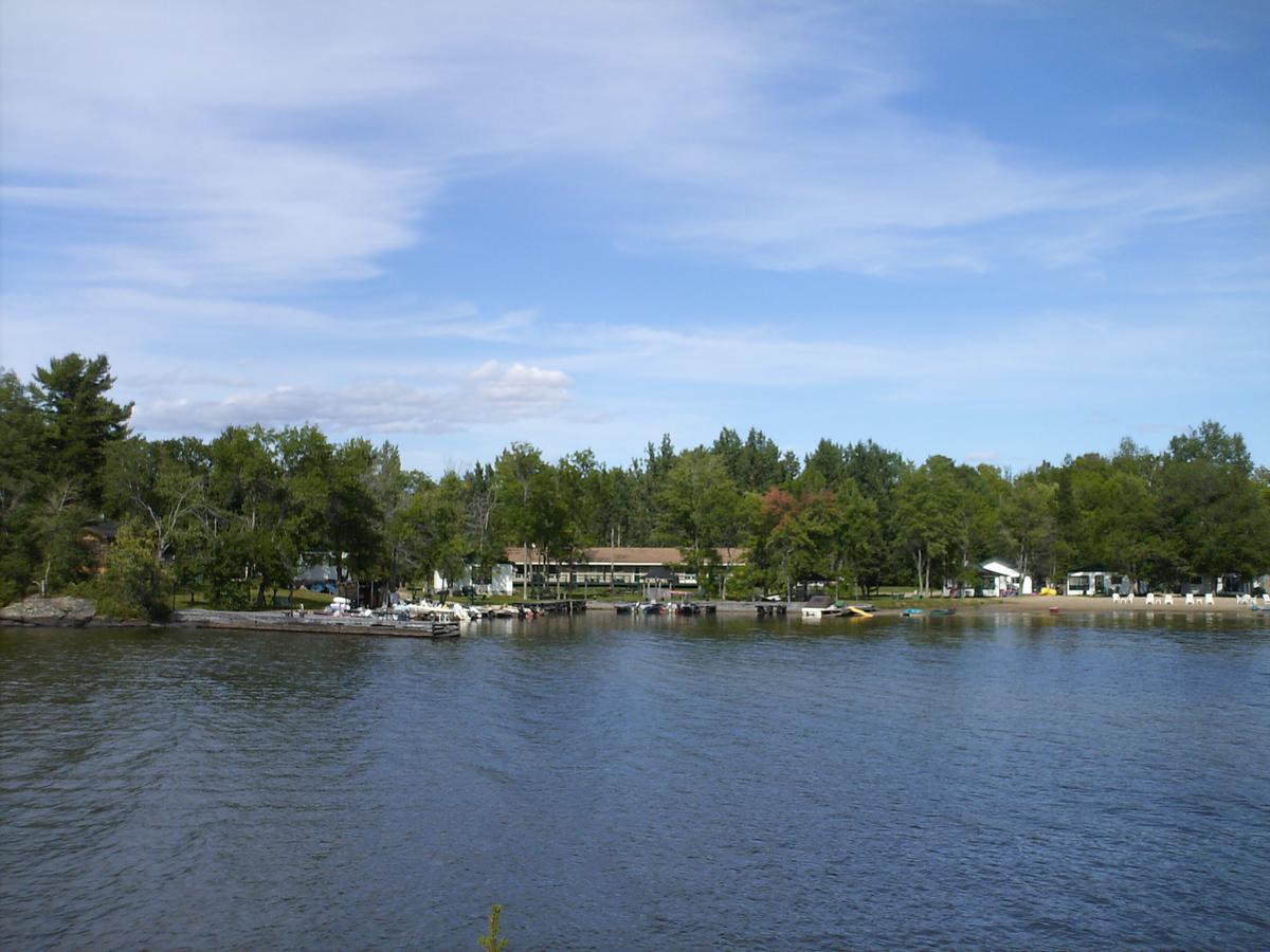 Chalkley'S Sandy Bay Cottage Resort Nipissing Beach Bagian luar foto